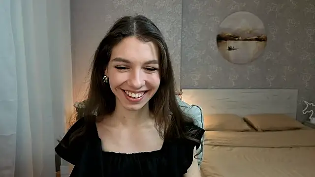 Snapshot of KellyShines chatting on 10.07.25 KellyShines online show from 10.07.25