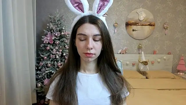 Snapshot of KellyShines chatting on 12.21.25 KellyShines online show from 12.21.25