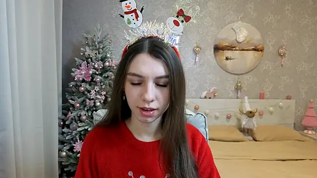 Snapshot of KellyShines chatting on 12.22.25 KellyShines online show from 12.22.25