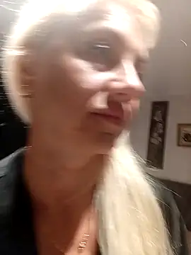 Snapshot of KissMiSveet chatting on 09.13.25 KissMiSveet online show from 09.13.25