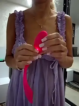 Snapshot of KissMiSveet chatting on 10.08.25 KissMiSveet online show from 10.08.25