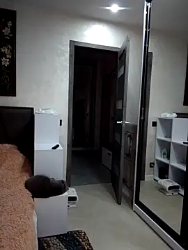 Snapshot of KissMiSveet chatting on 10.21.25 KissMiSveet online show from 10.21.25