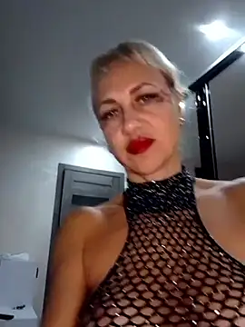 Snapshot of KissMiSveet chatting on 10.31.25 KissMiSveet online show from 10.31.25