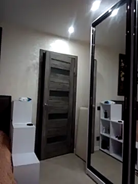 Snapshot of KissMiSveet chatting on 11.18.25 KissMiSveet online show from 11.18.25