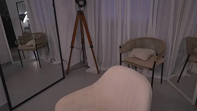 Snapshot of Carolart_ chatting on 09.10.25 Carolart online show from 09.10.25