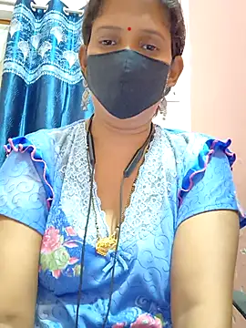 Snapshot of Sonalihot_ chatting on 10.11.25 Sonalihot online show from 10.11.25