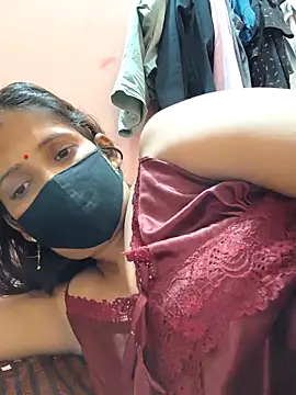 Snapshot of Sonalihot_ chatting on 10.13.25 Sonalihot online show from 10.13.25