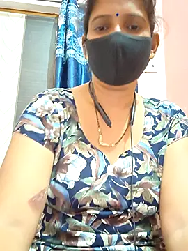 Snapshot of Sonalihot_ chatting on 10.18.25 Sonalihot online show from 10.18.25