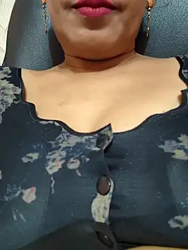 Snapshot of Sonalihot_ chatting on 10.22.25 Sonalihot online show from 10.22.25