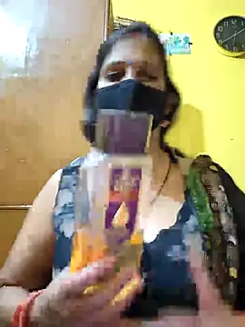 Snapshot of Sonalihot_ chatting on 10.26.25 Sonalihot online show from 10.26.25