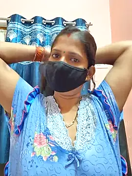 Snapshot of Sonalihot_ chatting on 10.30.25 Sonalihot online show from 10.30.25