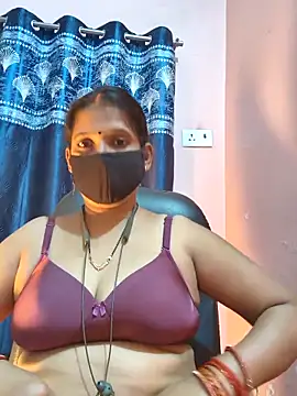 Snapshot of Sonalihot_ chatting on 11.26.25 Sonalihot online show from 11.26.25