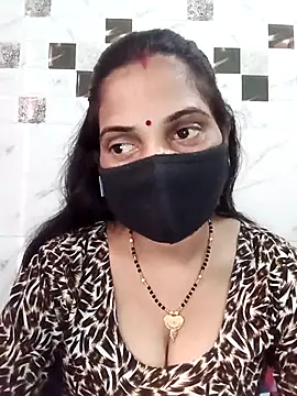 Snapshot of Payal-001 chatting on 10.26.25 Payal-001 online show from 10.26.25