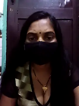 Snapshot of Payal-001 chatting on 10.30.25 Payal-001 online show from 10.30.25