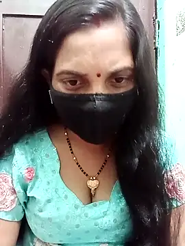 Snapshot of Payal-001 chatting on 10.31.25 Payal-001 online show from 10.31.25