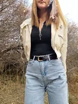 Snapshot of YOOUR_EVAA chatting on 10.26.25 YOOUR EVAA online show from 10.26.25