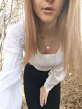 Snapshot of YOOUR_EVAA chatting on 11.09.25 YOOUR EVAA online show from 11.09.25