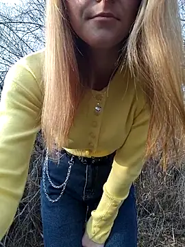 Snapshot of YOOUR_EVAA chatting on 11.20.25 YOOUR EVAA online show from 11.20.25