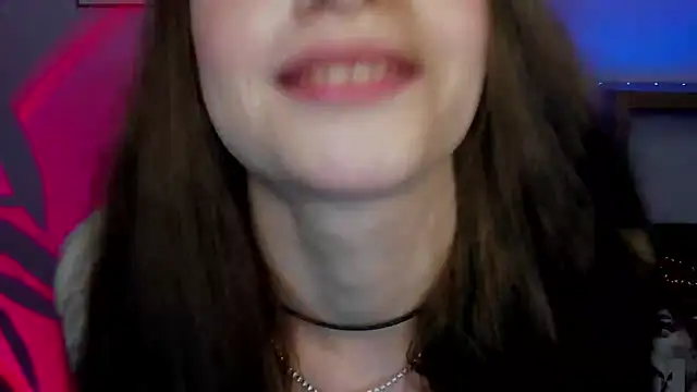 Snapshot of LuxMaya chatting on 10.06.25 LuxMaya online show from 10.06.25