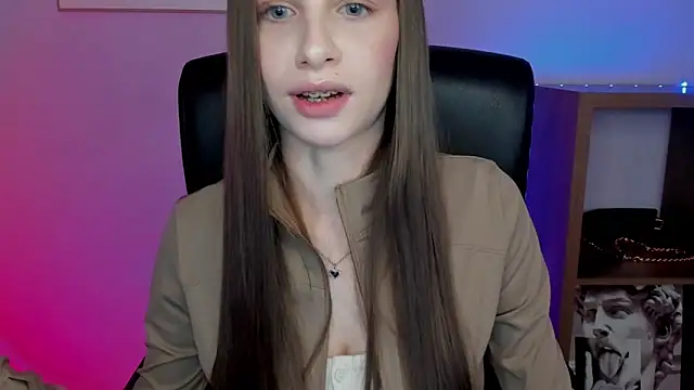 Snapshot of LuxMaya chatting on 11.28.25 LuxMaya online show from 11.28.25