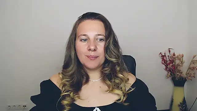 Snapshot of Darklure_ chatting on 09.13.25 Darklure  online show from 09.13.25