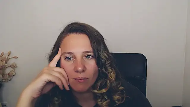 Snapshot of Darklure_ chatting on 09.17.25 Darklure  online show from 09.17.25