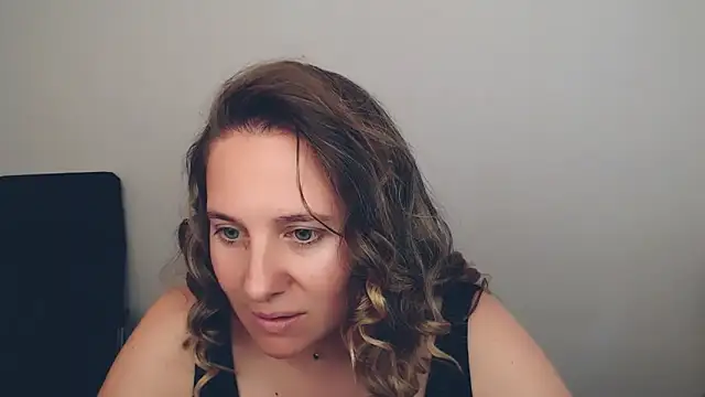 Snapshot of Darklure_ chatting on 09.24.25 Darklure  online show from 09.24.25