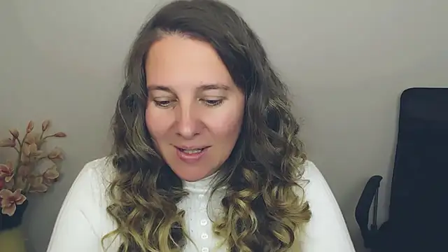 Snapshot of Darklure_ chatting on 10.01.25 Darklure  online show from 10.01.25