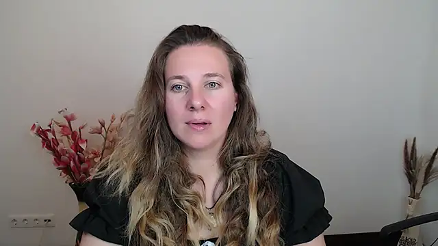 Snapshot of Darklure_ chatting on 10.08.25 Darklure  online show from 10.08.25