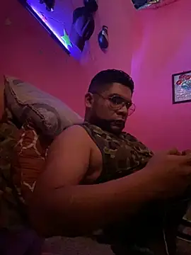 Snapshot of RandalHot chatting on 10.21.25 RandalHot online show from 10.21.25