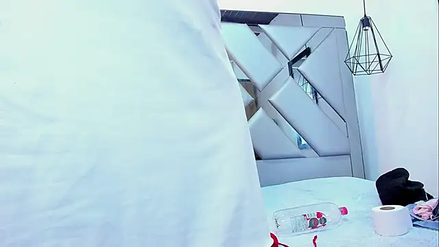 Lorenn Hill online show from 11.20.25