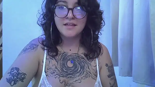 Snapshot of Blue_Liz chatting on 09.15.25 Blue Liz online show from 09.15.25