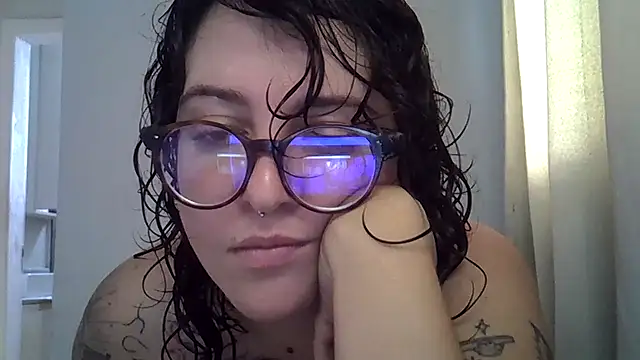 Snapshot of Blue_Liz chatting on 09.18.25 Blue Liz online show from 09.18.25