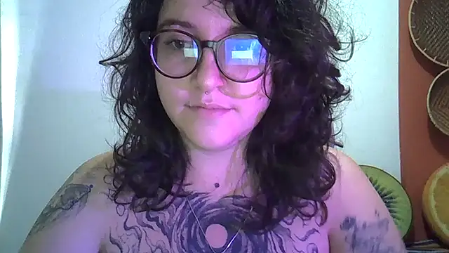 Snapshot of Blue_Liz chatting on 09.26.25 Blue Liz online show from 09.26.25