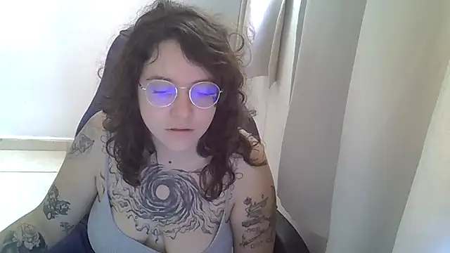 Snapshot of Blue_Liz chatting on 10.08.25 Blue Liz online show from 10.08.25