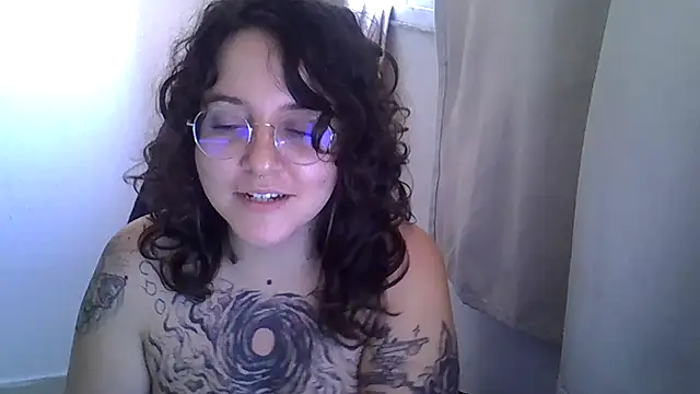 Snapshot of Blue_Liz chatting on 10.12.25 Blue Liz online show from 10.12.25