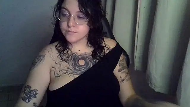 Snapshot of Blue_Liz chatting on 10.21.25 Blue Liz online show from 10.21.25