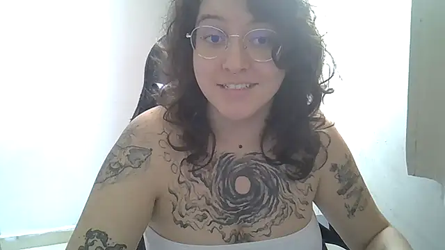 Snapshot of Blue_Liz chatting on 10.26.25 Blue Liz online show from 10.26.25