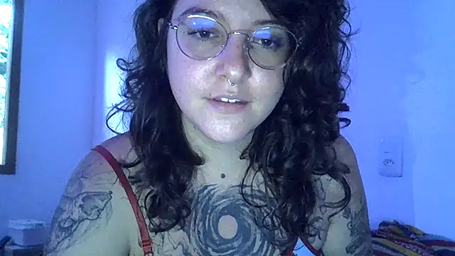 Snapshot of Blue_Liz chatting on 11.21.25 Blue Liz online show from 11.21.25