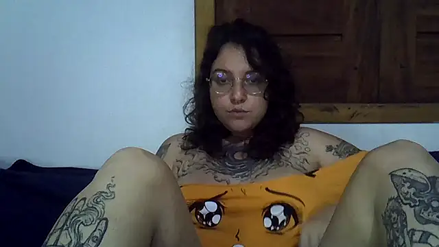 Snapshot of Blue_Liz chatting on 11.23.25 Blue Liz online show from 11.23.25