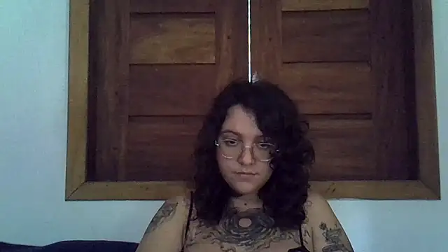 Snapshot of Blue_Liz chatting on 11.28.25 Blue Liz online show from 11.28.25