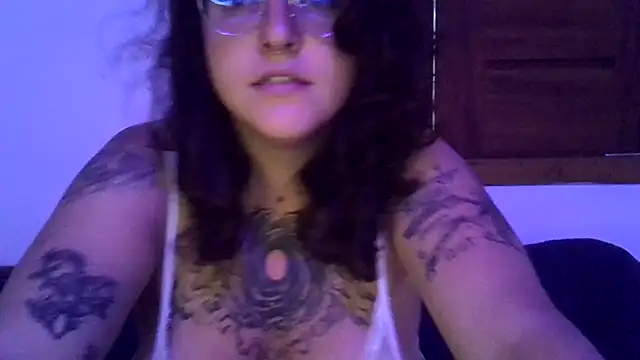 Snapshot of Blue_Liz chatting on 11.29.25 Blue Liz online show from 11.29.25