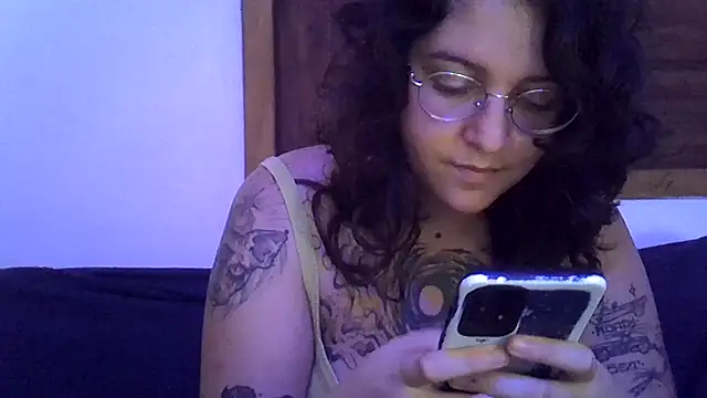 Snapshot of Blue_Liz chatting on 11.30.25 Blue Liz online show from 11.30.25