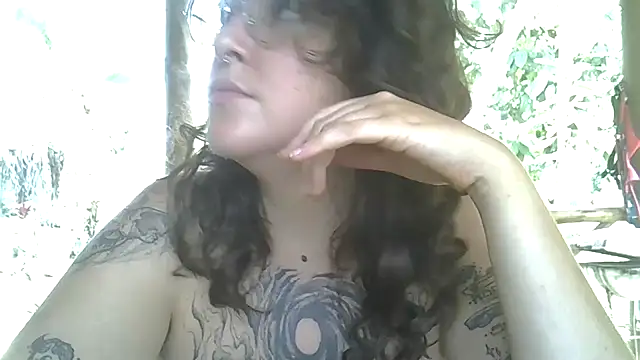 Snapshot of Blue_Liz chatting on 12.15.25 Blue Liz online show from 12.15.25