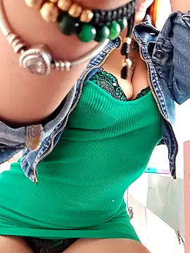 Snapshot of sandy_y chatting on 10.11.25 sandy y online show from 10.11.25