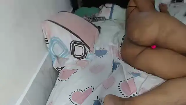 Snapshot of PERLA_BLACK_ chatting on 11.20.25 PERLA BLACK online show from 11.20.25