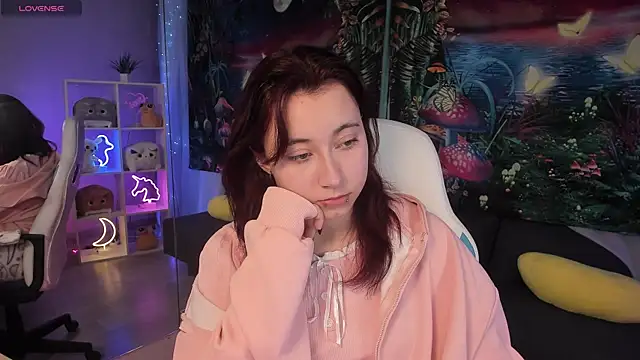 Snapshot of ClaraParks chatting on 10.25.25 ClaraParks online show from 10.25.25