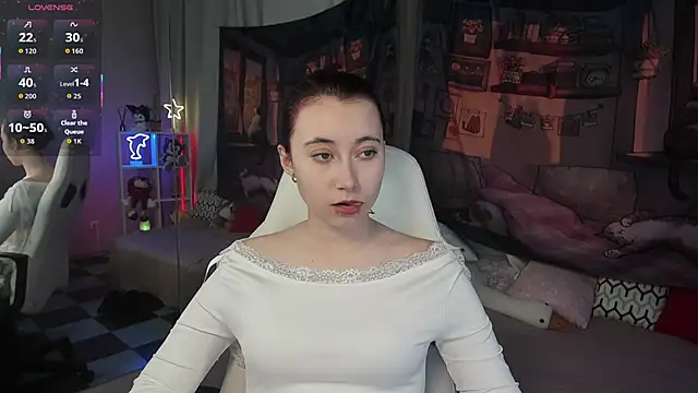 Snapshot of ClaraParks chatting on 10.27.25 ClaraParks online show from 10.27.25