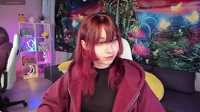 Snapshot of ClaraParks chatting on 11.03.25 ClaraParks online show from 11.03.25