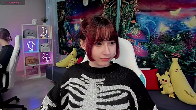 Snapshot of ClaraParks chatting on 11.05.25 ClaraParks online show from 11.05.25